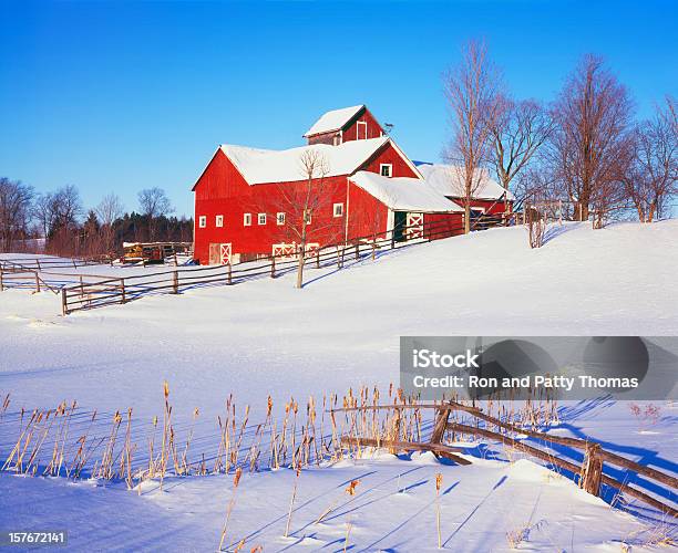 Inverno In Vermont - Fotografie stock e altre immagini di Inverno - Inverno, Vermont, Fienile