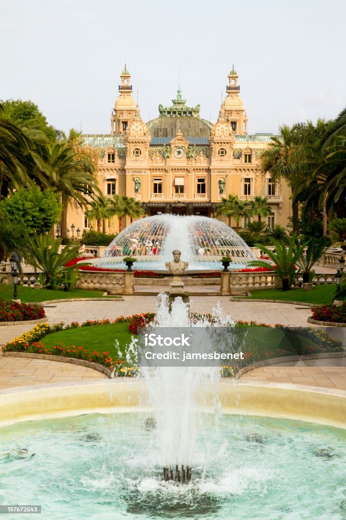 Monte Carlo Casino con fuentes - Foto de stock de Principado de Mónaco libre de derechos