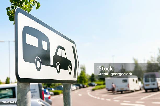 Caravan のサイン - キャンプするのストックフォトや画像を多数ご用意 - キャンプする, 駐車場, 駐車