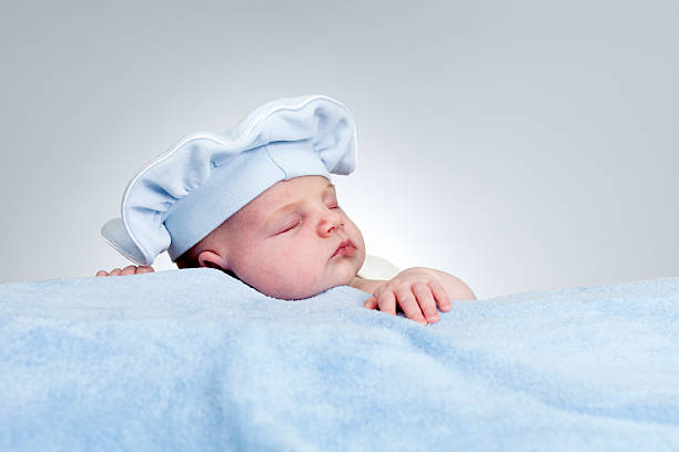 New born baby con sombrero francesa - foto de stock