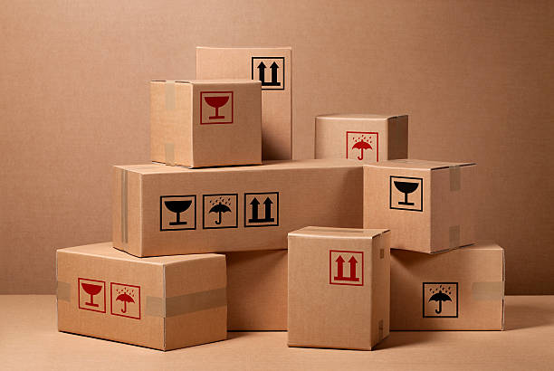 caixas de cartão - cardboard box package box label imagens e fotografias de stock