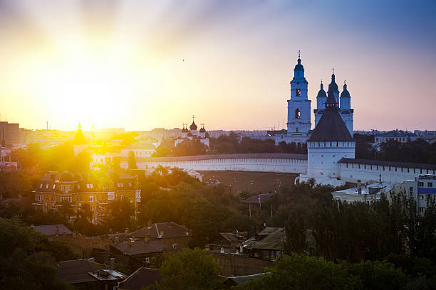 Astrakhan Kremlin em sunrise - fotografia de stock