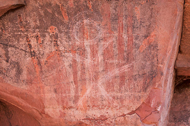 sinagua ロックアート - indigenous culture southwest usa art american culture ストックフォトと画像