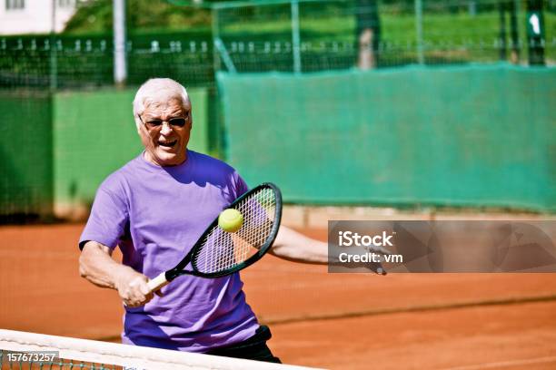 Alter Mann Tennisspieler Auf Das Tor Stockfoto und mehr Bilder von Tennis - Tennis, Spielen, Männer über 40