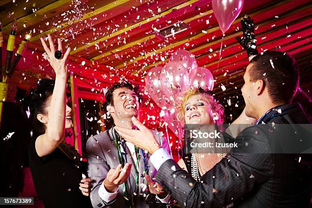 Znajomych Na New Years Eve - zdjęcia stockowe i więcej obrazów Alkohol - napój - Alkohol - napój, Balon, Blond włosy