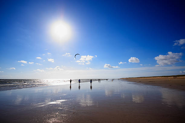 Kite surfing and People walking on the beach, France\n\nBeach of Saint Jean de Monts, Vendee, France\n\n[url=http://www.istockphoto.com/search/lightbox/6866639/?refnum=fototrav#d35bbd7][img]https://dl.dropbox.com/u/61342260/istock%20Lightboxes/p763630137.jpg[/img][/url]