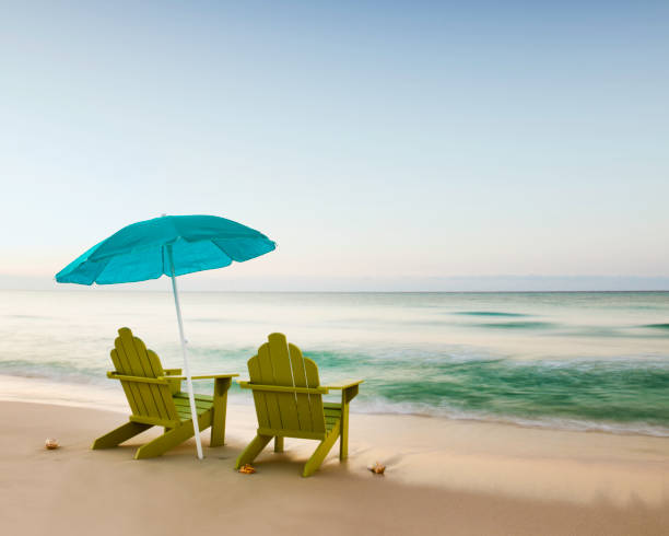 adirondack チェア、ビーチに unbrella - outdoor chair adirondack chair beach gulf of mexico ストックフォトと画像