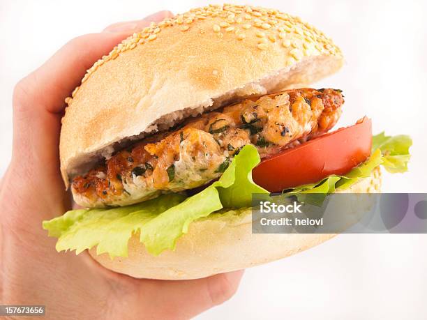 Hamburger Di Pesce - Fotografie stock e altre immagini di Panino ripieno - Panino ripieno, Polpetta di pesce, Salmone - Frutto di mare