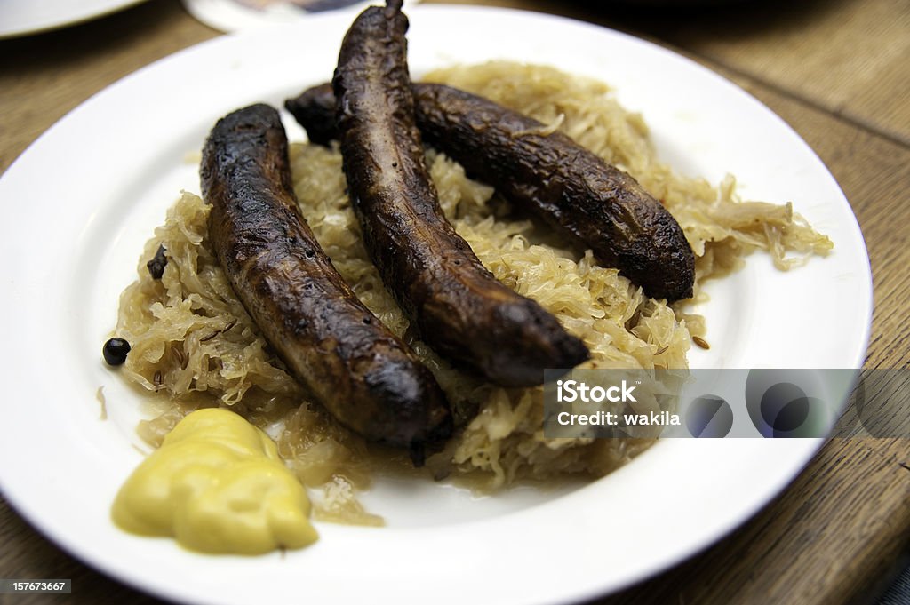 Bratwurst mit Crauti - Foto stock royalty-free di Bruciato