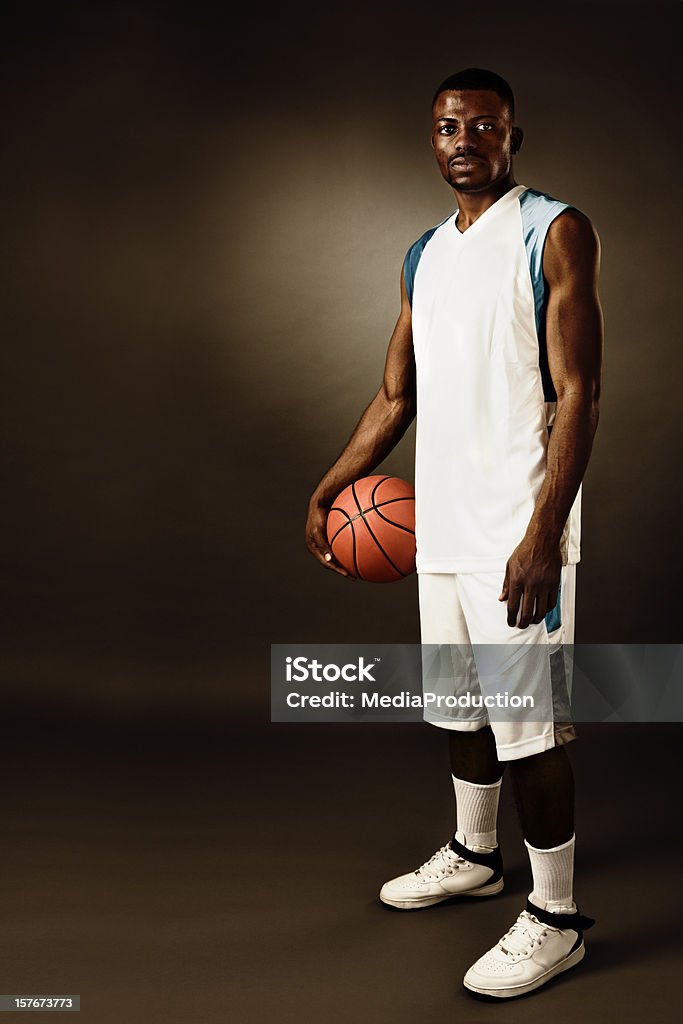 Giocatore di basket con spazio per il testo - Foto stock royalty-free di Uomini