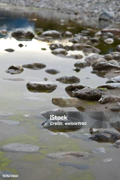 Steine Auf Den Fluss Stockfoto und mehr Bilder von Abstrakt - Abstrakt, Abstrakter Bildhintergrund, Bach