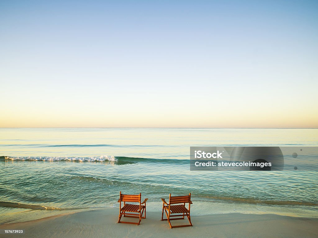 Cadeiras de madeira na praia - Foto de stock de Flórida - EUA royalty-free