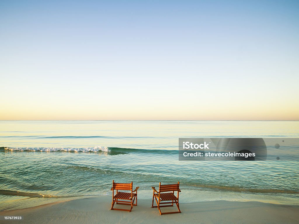Деревянные стулья на пляж - Стоковые фото Флорида - США роялти-фри