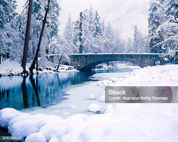 Inverno No Parque Nacional De Yosemite - Fotografias de stock e mais imagens de Inverno - Inverno, Neve, Paisagem - Cena Não Urbana