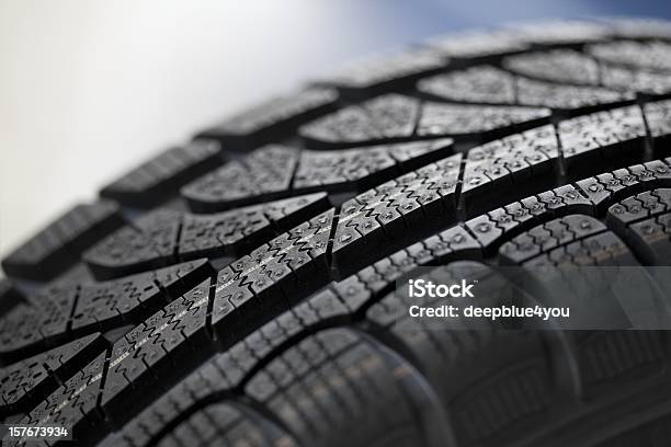 Tire Profil De Foto de stock y más banco de imágenes de Industria del automóvil - Industria del automóvil, Neumático, Nuevo