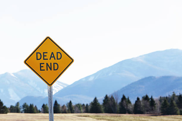 막다른 골목 도로 표지판, 원거리 애디론댁 산 - dead end sign 뉴스 사진 이미지