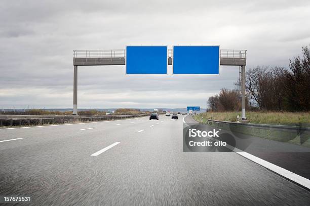 Tedesca Autobahn Vuoto Cartello Stradalespazio Di Copia - Fotografie stock e altre immagini di Autostrada