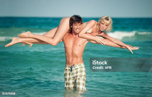 Beach Schönheit Balance Xxxl Stockfoto und mehr Bilder von 20-24 Jahre - 20-24 Jahre, 30-34 Jahre, Aktivitäten und Sport
