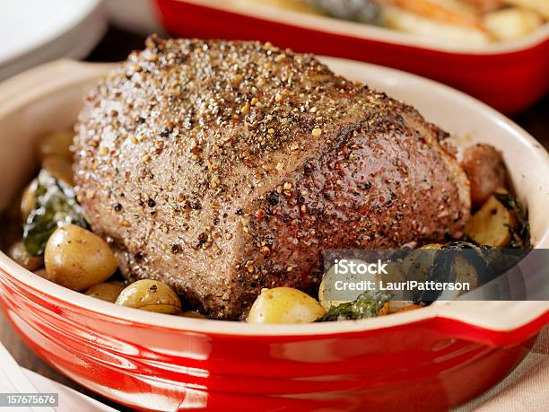 Assado Jantar De Carne - Fotografias de stock e mais imagens de Assado - Assado, Jantar Assado, Lombo