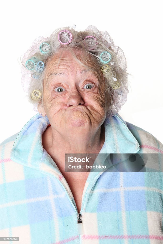 Senior umorismo: Donna fare facce gurning - Foto stock royalty-free di Bigodino per capelli