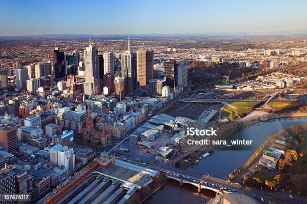Photo libre de droit de Panorama De Melbourne Australie Photographiés De Dessus Au Coucher Du Soleil banque d'images et plus d'images libres de droit de Melbourne - Australie