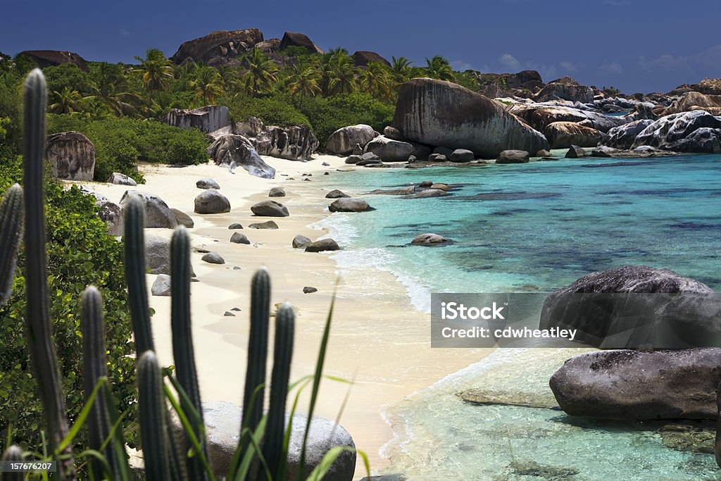 La splendida spiaggia incontaminata bagni a Virgin Gorda, Isole Vergini Britanniche - Foto stock royalty-free di Virgin Gorda