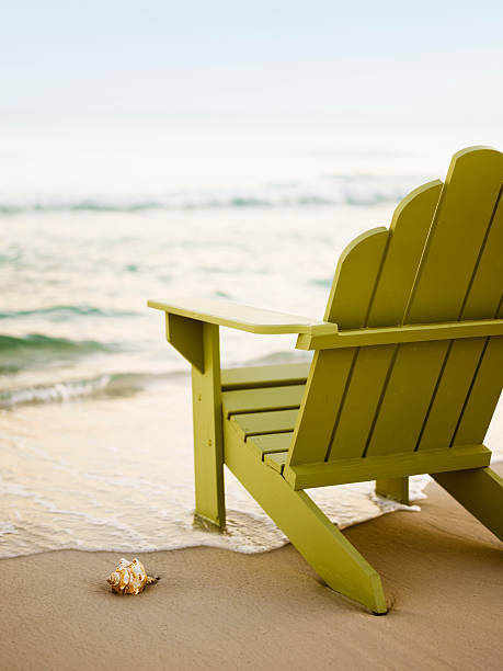 アディロンダックチェアビーチで - outdoor chair adirondack chair beach gulf of mexico ストックフォトと画像