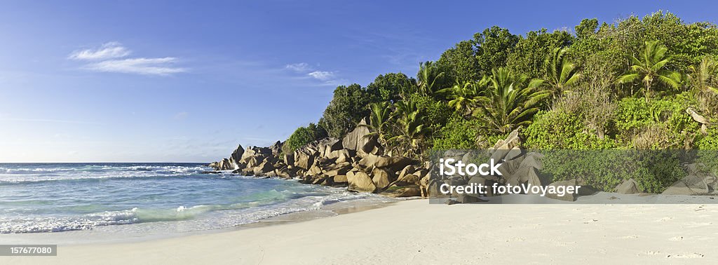 Сейшелы Grande Anse тропический остров Пляж пальмы бирюзовый океан - Стоковые фото Grand Anse - La Digue роялти-фри