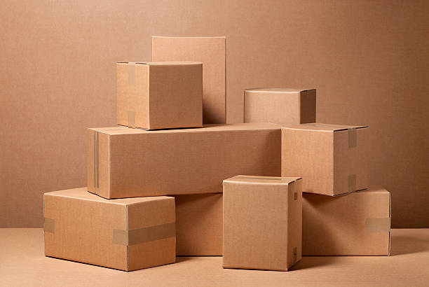 cajas de cartón - caja de cartón fotografías e imágenes de stock