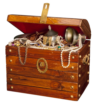 ancient treasures made of gold Packed in a retro treasure chest. Pirate treasure made of wood. Decorated with silver steel. Gold Medal and Golden Jug. white background with clipping path 3d rendering