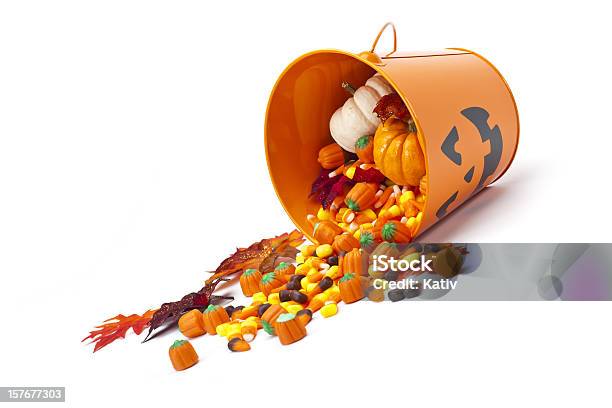 Halloween Candy Basket Stockfoto und mehr Bilder von Süßigkeit - Süßigkeit, Verschütten, Ahornblatt
