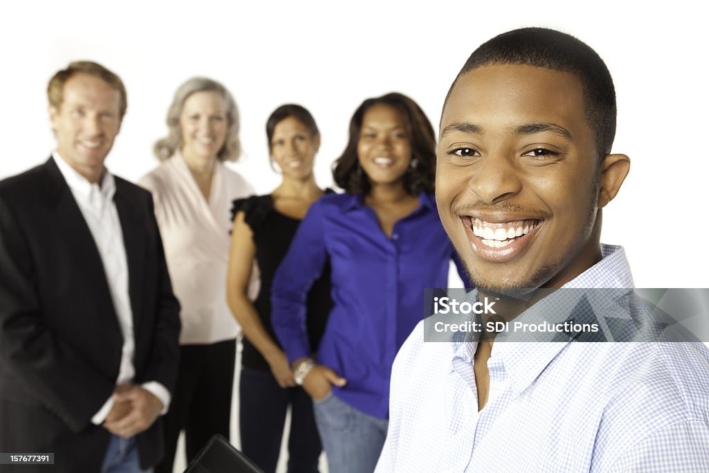 Feliz hombre de negocios profesional con otras personas en el fondo - Foto de stock de Ejecutivo libre de derechos