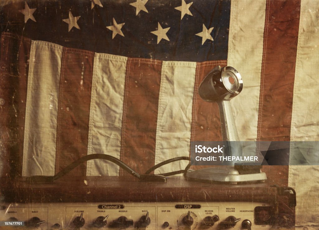 vintage Mikrofon und amerikanische Flagge - Lizenzfrei Amerikanische Flagge Stock-Foto