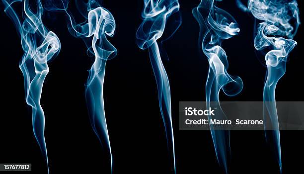 Пять Линии Реального Дыма — стоковые фотографии и другие картинки Дым - Дым, Сигарета, Чёрный фон