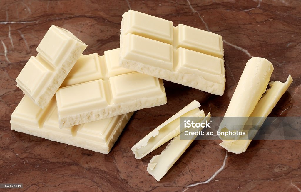 Blocchi di cioccolato bianco - Foto stock royalty-free di Cioccolato bianco