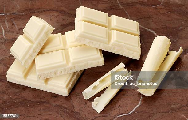 Blocchi Di Cioccolato Bianco - Fotografie stock e altre immagini di Cioccolato bianco - Cioccolato bianco, A forma di blocco, Cioccolato