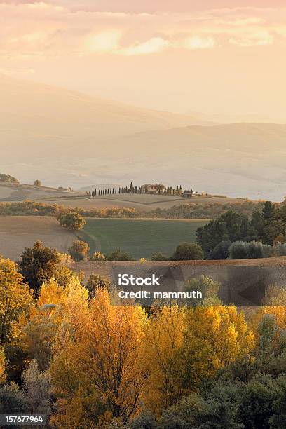 Foto de Pôr Do Sol Na Toscana e mais fotos de stock de Outono - Outono, Val d'Orcia, Agricultura