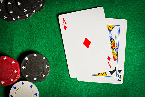 poker table with gambling chips and two cards - karo ası stok fotoğraflar ve resimler