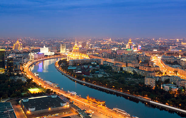 nacht skyline von moskau - moscow russia russia river panoramic stock-fotos und bilder