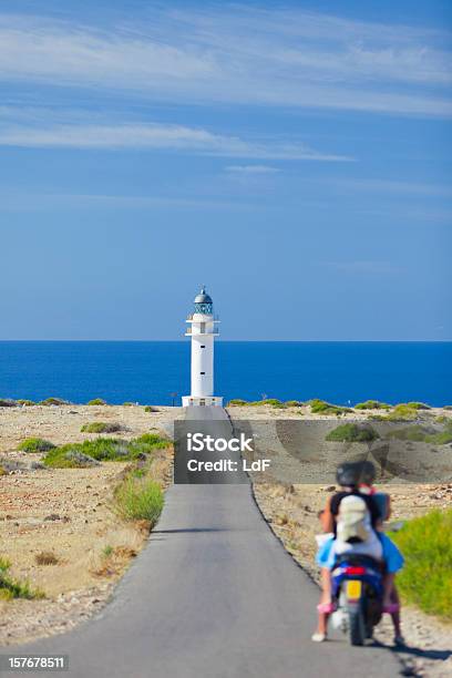Road Zum Leuchtturm Stockfoto und mehr Bilder von Insel Formentera - Insel Formentera, Motorroller, Anleitung - Konzepte