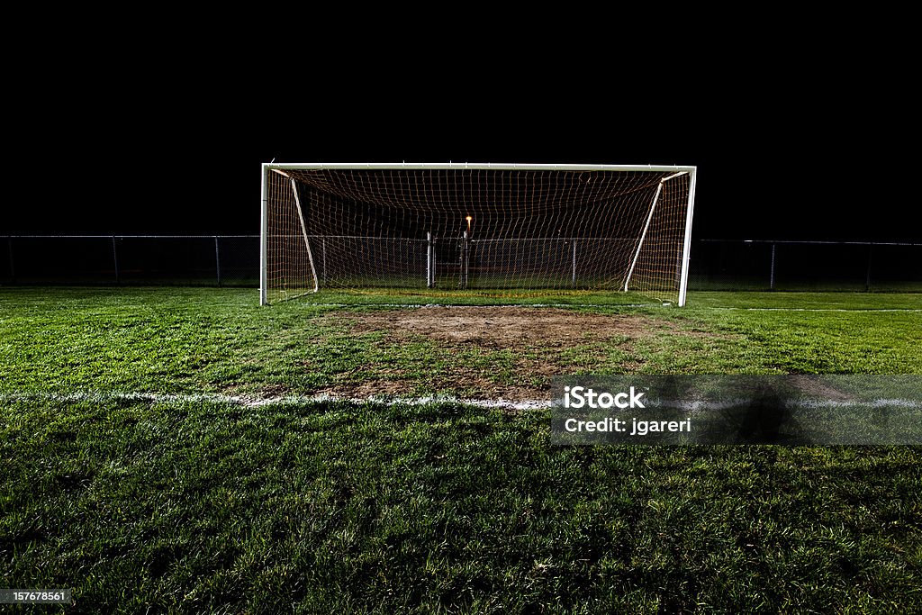 Campo de fútbol en la noche - Foto de stock de Estadio libre de derechos