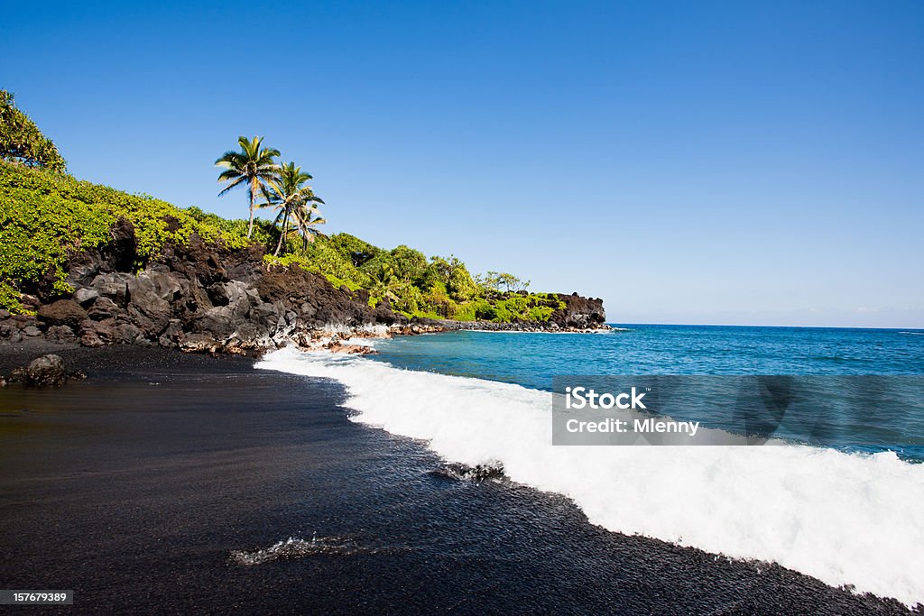 ブラックのビーチ Honokalani Wainapanapa マウイ、ハワイ - マウイ島のロイヤリティフリーストックフォト