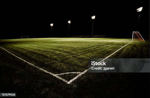 夜のサッカーフィールド - サッカーのストックフォトや画像を多数ご用意 - サッカー, サッカー場, 暗い