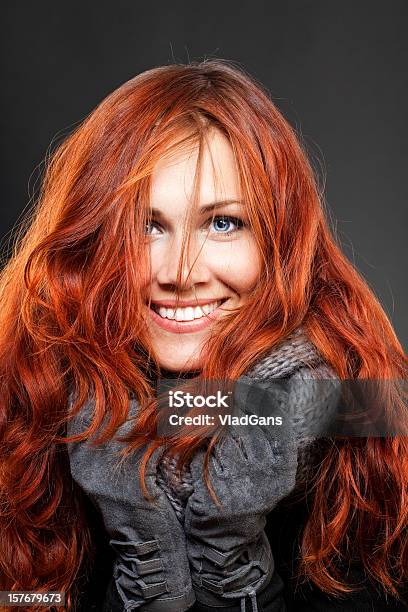 Schönes Rotes Haar Mädchen Stockfoto und mehr Bilder von 20-24 Jahre - 20-24 Jahre, Blaue Augen, Blick in die Kamera