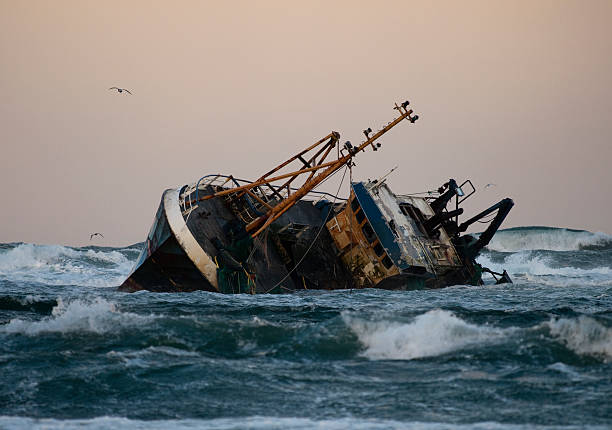 血管 aground ジョンフィッシング - shipwreck ストックフォトと画像