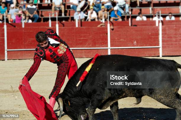 Torero - Fotografie stock e altre immagini di 25-29 anni - 25-29 anni, Adulto, Ambientazione esterna