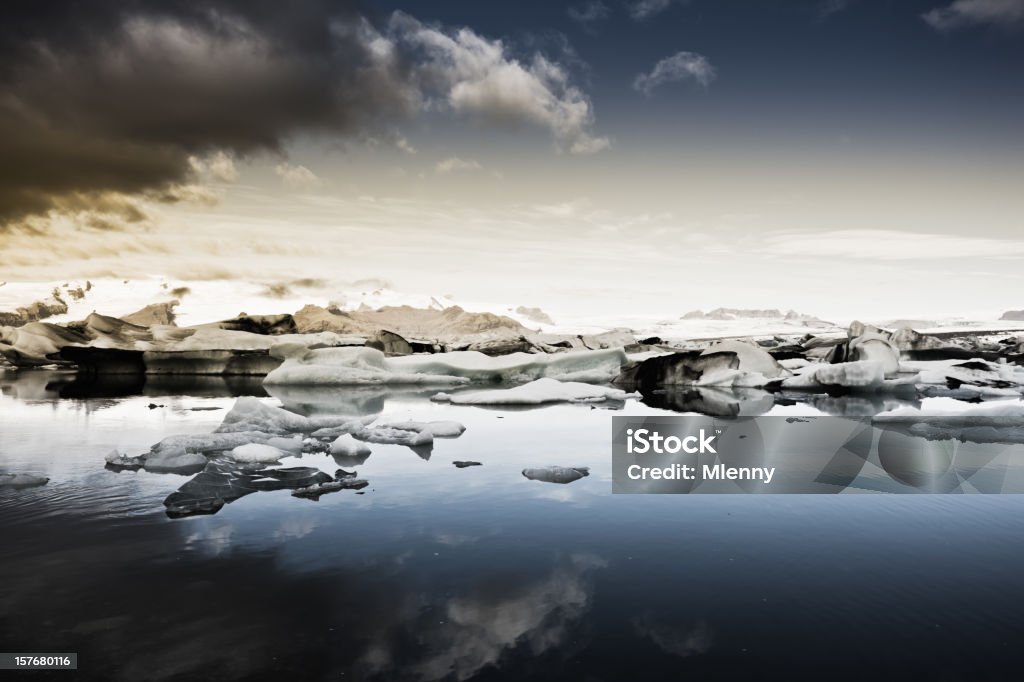 Vatnajokull Icebergs en glaciar, Islandia escena de la mañana - Foto de stock de Agua libre de derechos