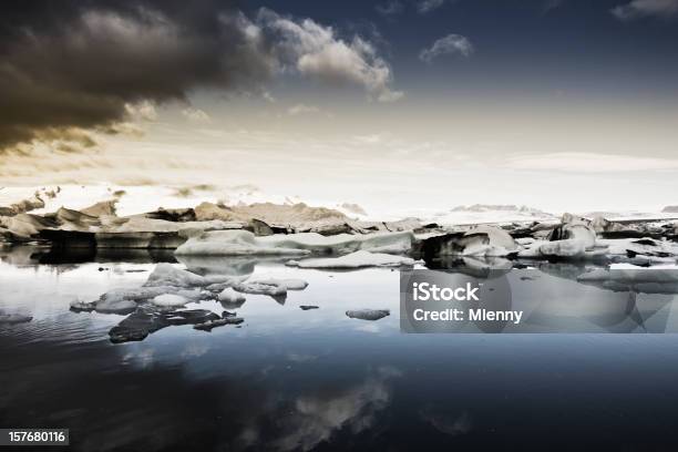 Vatnajokull Icebergs En Glaciar Islandia Escena De La Mañana Foto de stock y más banco de imágenes de Agua