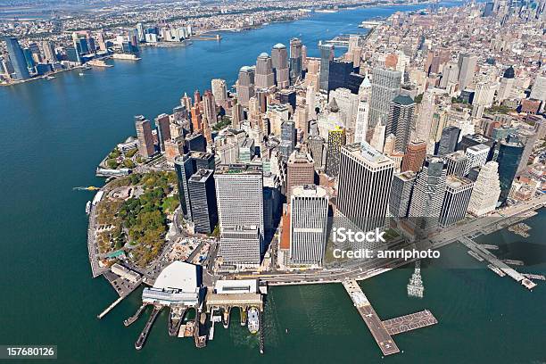 Летать Над Центре Манхэттена — стоковые фотографии и другие картинки Бизнес - Бизнес, Бизнес-центр, Большой город