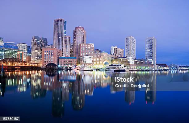 Boston Rowes Wharf Panoramę Miasta W Usa - zdjęcia stockowe i więcej obrazów Architektura - Architektura, Biurowiec, Boston - Stan Massachusetts